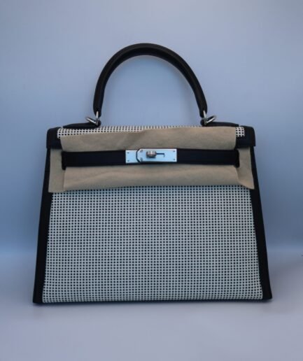 Kelly 28 Black Swift Quadrille Phw